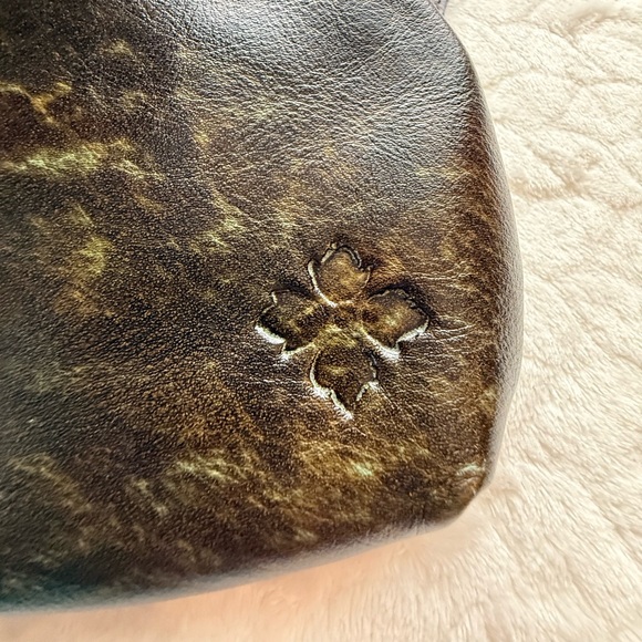 Patricia Nash Kisslock Wristlet, NWOT, Turquoise and Brown Embossed - Picture 6 of 14